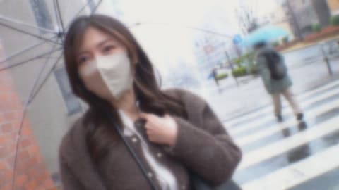 独家 【脸蛋与身材都美丽的 45 岁单亲妈妈】用嘴巴与腿交尽情品尝年下男勐烈肉棒的美魔女，将浓稠精液作为礼物送给她 FC2-PPV-4935049